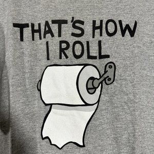 Funny Tshirt "That's How I Roll" Toilet Paper Tee Gray Large Gildan Comedic